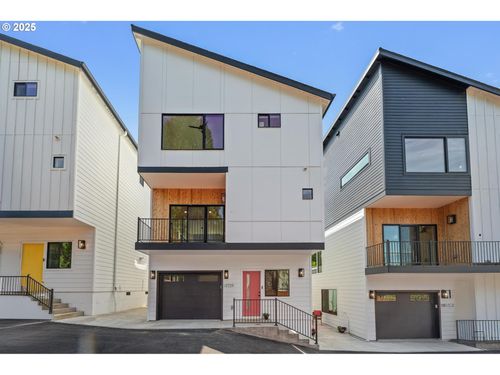 10729 Ne Fremont St, Portland, OR, 97220-2763 | Card Image