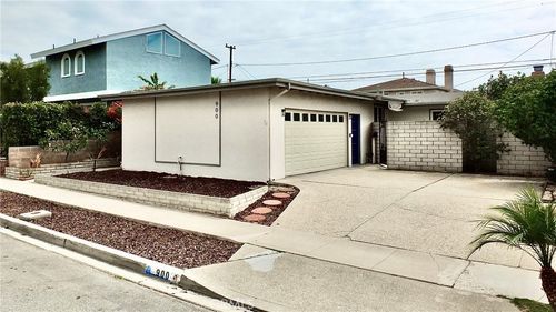 900 Catalina Ave, Seal Beach, CA, 90740-5852 | Card Image