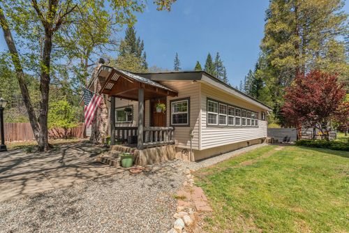 881 East Fork Road, Coffee Creek, CA, 96091 | Card Image