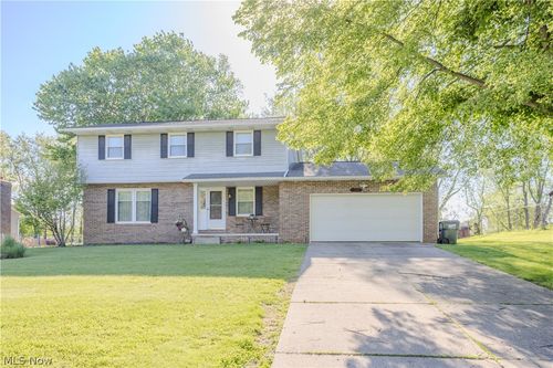 11805 Meadowlane Ave Nw, Uniontown, OH, 44685-8547 | Card Image