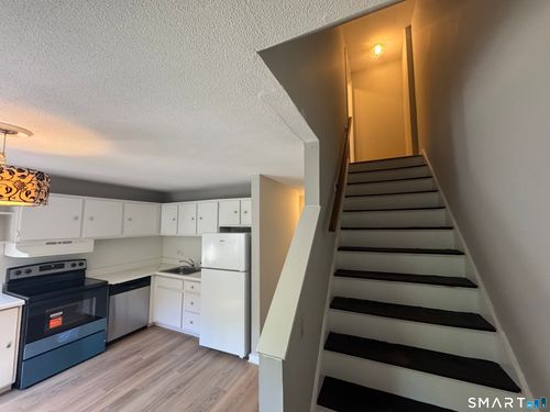 14c-239 Old Farms Rd, Avon, CT, 06001-2215 | Card Image