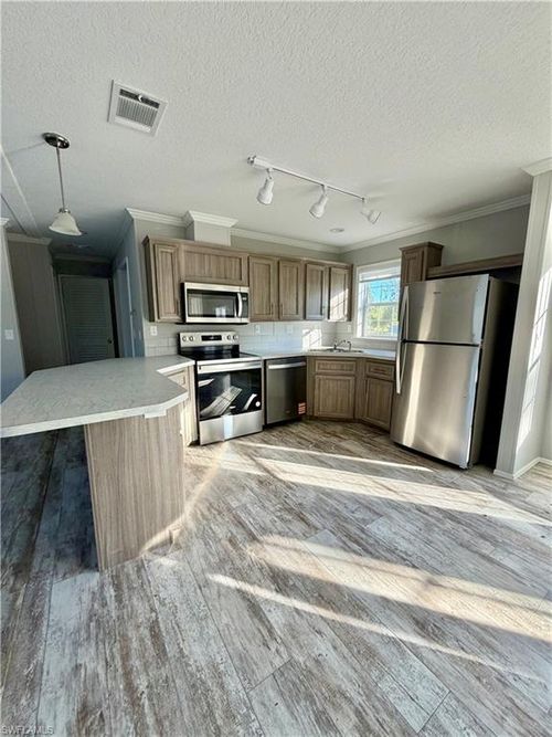 105 W Marimba Cir, Clewiston, FL, 33440-8337 | Card Image