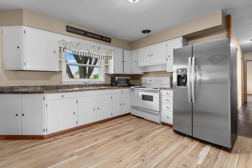 516 Winnebago Dr, Fond Du Lac, WI, 54935-2713 | Card Image