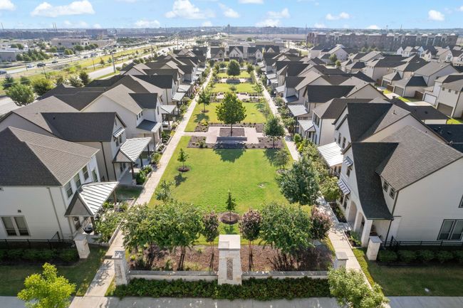 Aerial view with a residential view | Image 39