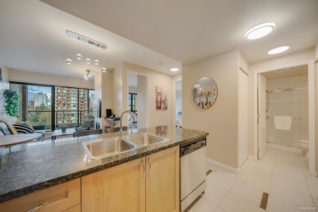 1204 - 6823 Station Hill Dr, Condo with 2 bedrooms, 2 bathrooms and 1 parking in Burnaby BC | Image 11
