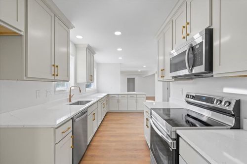 1676 Miller Farms Rd, Germantown, TN, 38138-2023 | Card Image