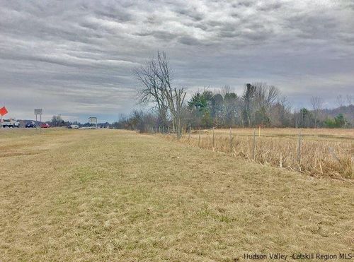 156 E Hawley Ln, West Coxsackie, NY, 12192-1916 | Card Image