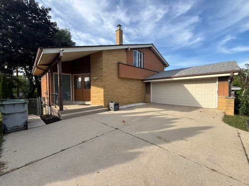 8169 N Joseph Ave, Milwaukee, WI, 53224-2613 | Card Image