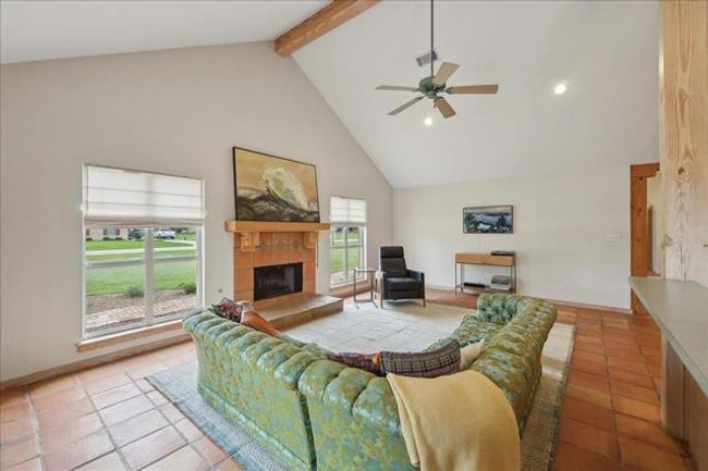 1010 Yaupon Trl, House other with 5 bedrooms, 3 bathrooms and 3 parking in Sour Lake TX | Image 5