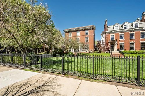 2e-55 Maryland Plz, Saint Louis, MO, 63108-1564 | Card Image