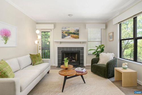 338 S Pantops Dr, CHARLOTTESVILLE, VA, 22911-8677 | Card Image