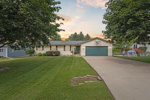 120 Tiffany Ln, Cedarville, IL, 61013-4200 | Card Image