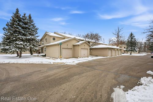 20-4885 Oak Hill Dr, Waterford, MI, 48329-1748 | Card Image