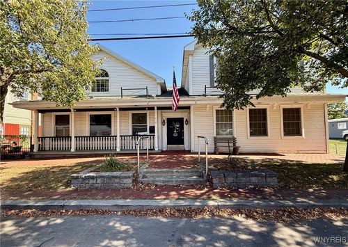 418 Main St, Youngstown, NY, 14174-1017 | Card Image