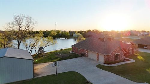 4700 Southcreek Rd, Moore, OK, 73165-7330 | Card Image