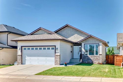 4515 45a Street Close, Innisfail, AB, T4G0A3 | Card Image