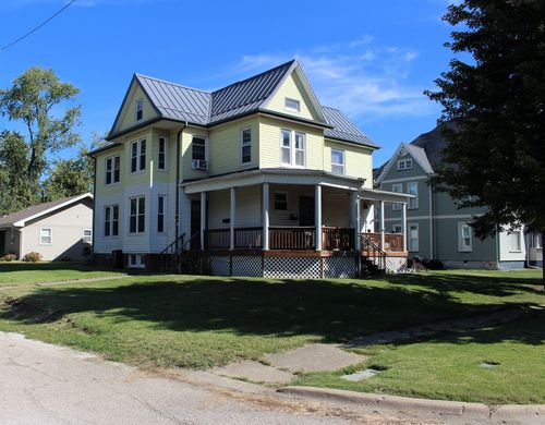 423 W Main Street, Clinton, IL, 61727 | Card Image