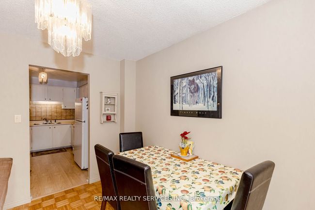 4 Collins Cres, Condo with 3 bedrooms, 2 bathrooms and 1 parking in Brampton ON | Image 10