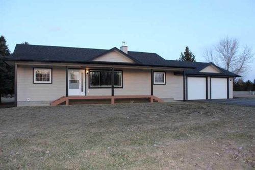 104063 Range Road 111, Home with 4 bedrooms, 3 bathrooms and null parking in Bow Island AB | Card Image
