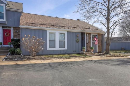 12100 W 82nd Ter, Lenexa, KS, 66215-2713 | Card Image