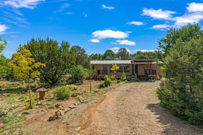 Driveway, front of house | Image 33