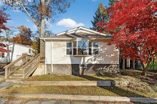 3 Crosshill Rd, Mahopac, NY, 10541-1203 | Card Image