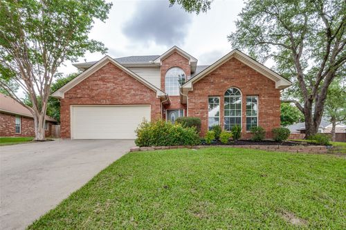 6137 Pebble Creek Dr, North Richland Hills, TX, 76180-5549 | Card Image