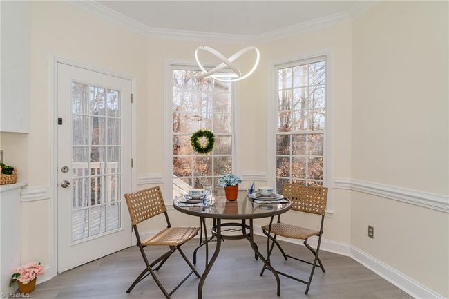 Coozy Breakfest Nook | Image 12