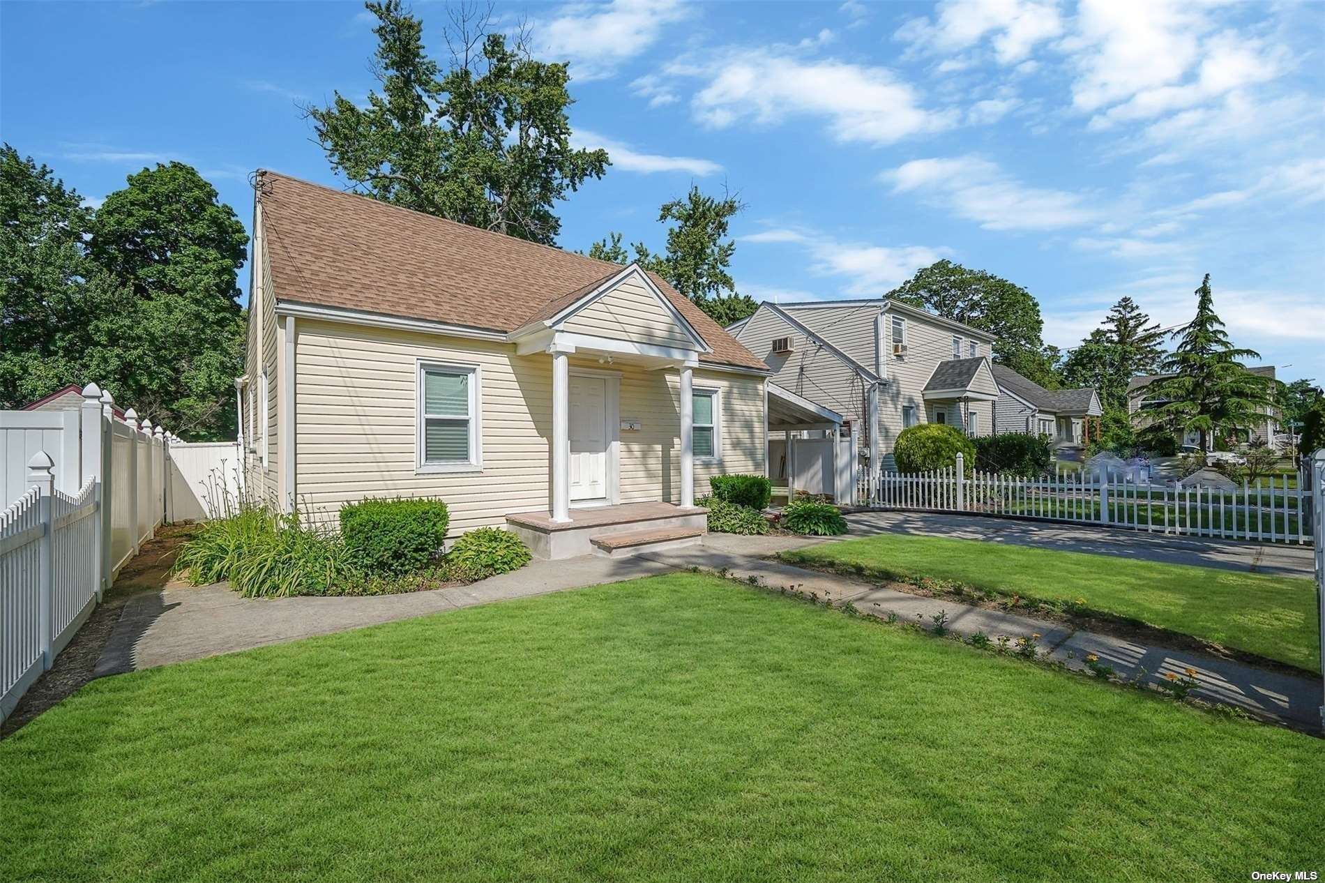 Manor Rd, West Hempstead, NY 11552