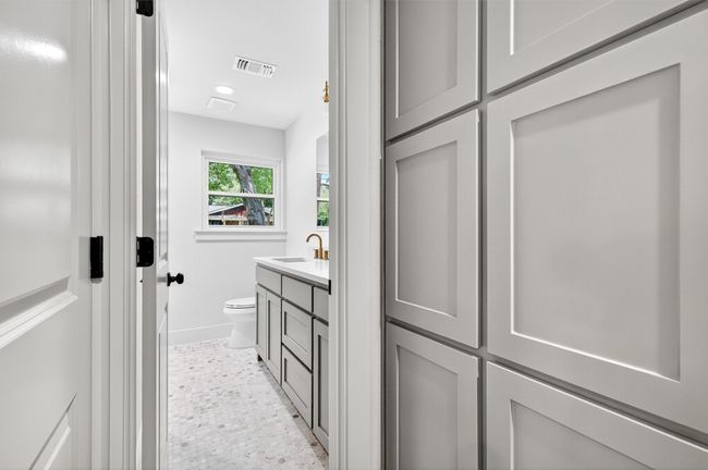 2nd bathroom, hallway linen | Image 30