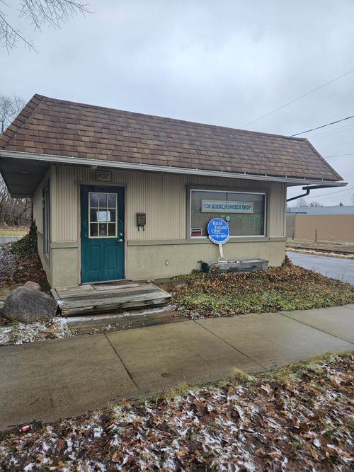 402 N Superior St, Albion, MI, 49224-1725 | Card Image