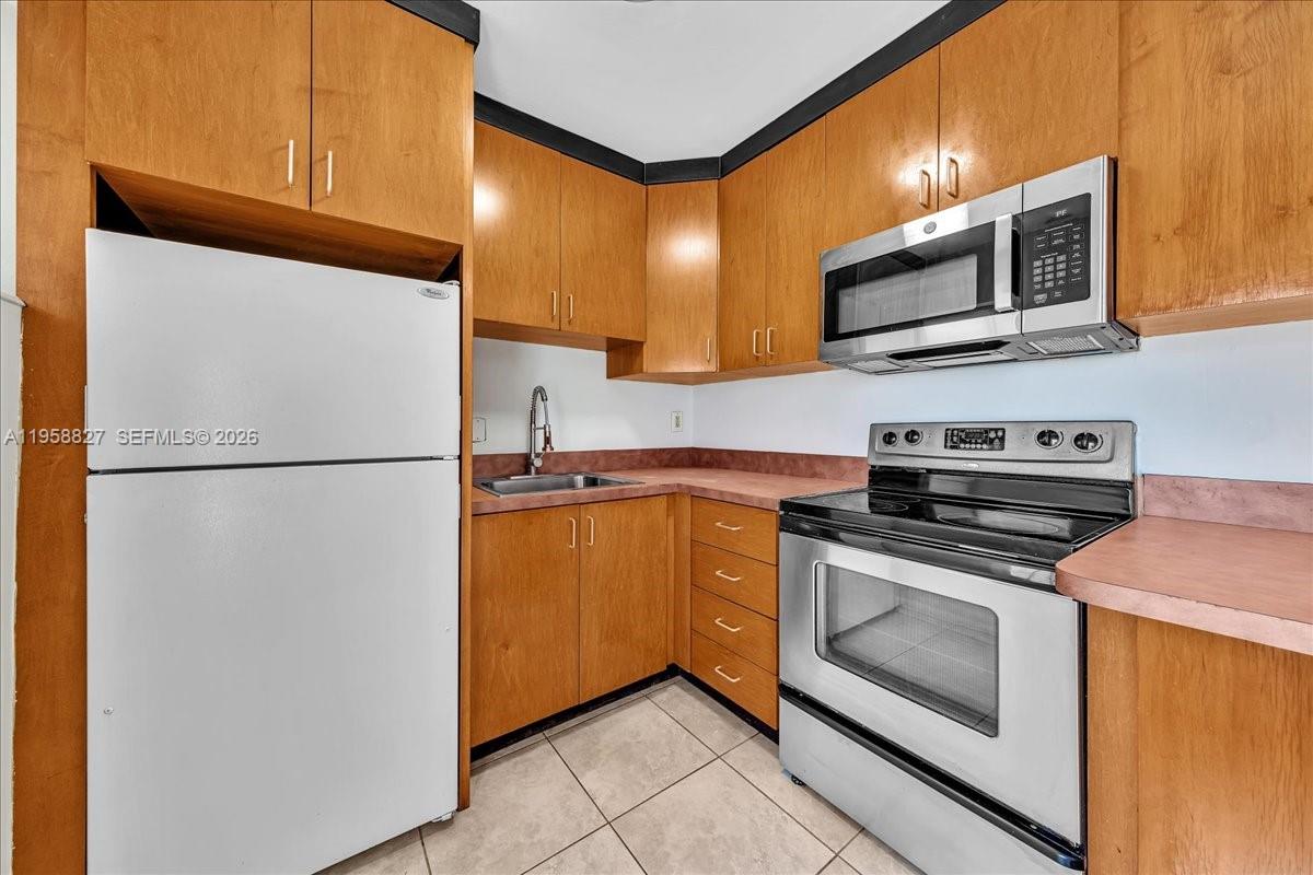 Residential Lease in Hollywood 5