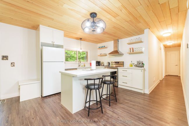 10 Riverside Crt, House other with 3 bedrooms, 2 bathrooms and 5 parking in Bancroft ON | Image 6
