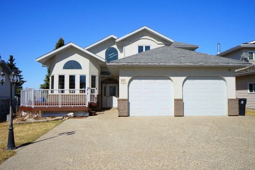 911 Birch Street, Home with 5 bedrooms, 3 bathrooms and 4 parking in Beaverlodge AB | Card Image