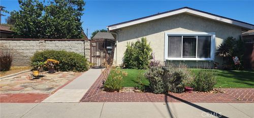 3350 Myrtle Ave, Signal Hill, CA, 90755-4616 | Card Image
