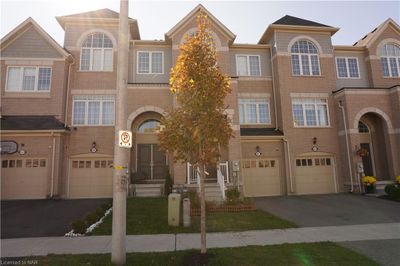 4047 Maitland St, Townhouse with 3 bedrooms, 2 bathrooms and 2 parking in Beamsville ON | Image 3