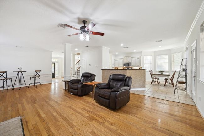 1811 Oakbrook Cir, House other with 4 bedrooms, 3 bathrooms and 2 parking in Pearland TX | Image 10