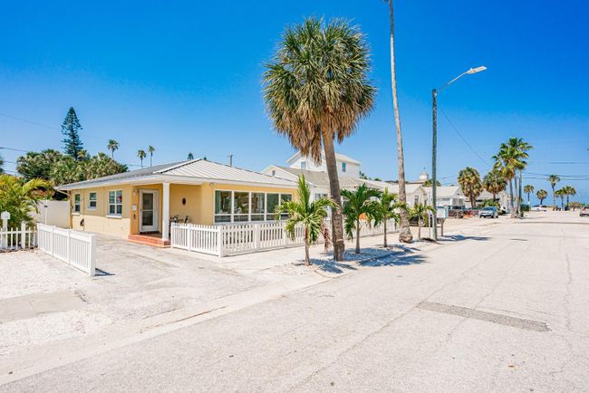 108 11 Th Avenue, House other with 2 bedrooms, 2 bathrooms and null parking in St Pete Beach FL | Image 2