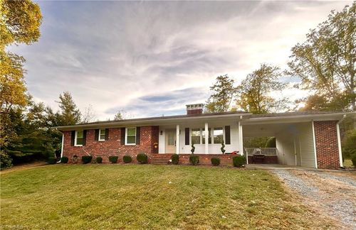 240 Oakcrest Dr, Madison, NC, 27025-8145 | Card Image