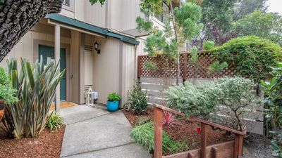 25 Larkspur Ln, Townhouse with 3 bedrooms, 2 bathrooms and 2 parking in Novato CA | Image 2