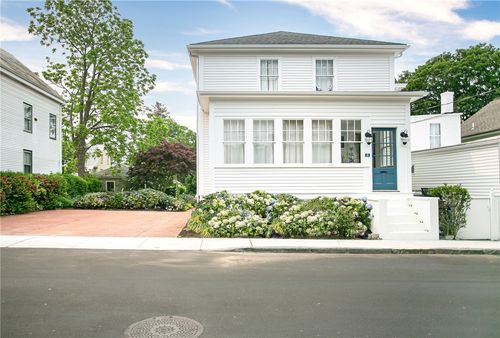 12 Poplar St, Newport, RI, 02840-2531 | Card Image