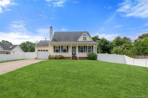 62 Lombardy Dr, Shirley, NY, 11967-4304 | Card Image