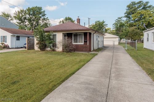 4992 Glenn Lodge Rd, Mentor, OH, 44060-1370 | Card Image
