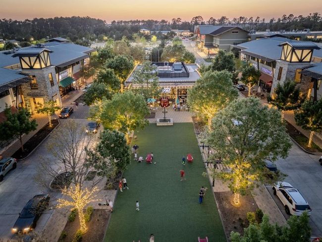 Creekside shopping and dinning just minutes away. | Image 33