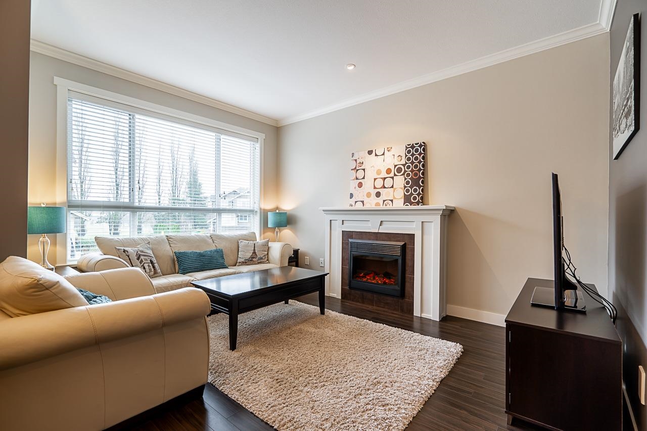 4 - 7848 170 Street, Townhouse with 3 bedrooms, 2 bathrooms and 4 parking in Surrey BC | Image 2