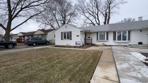 8948 S Main St, Hometown, IL, 60456-1103 | Card Image