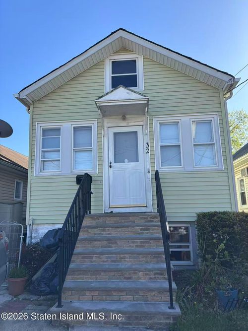 32 Glover St, Staten Island, NY, 10308-3322 | Card Image