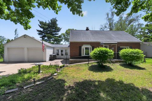 37951 Grantland St, Livonia, MI, 48150-5025 | Card Image