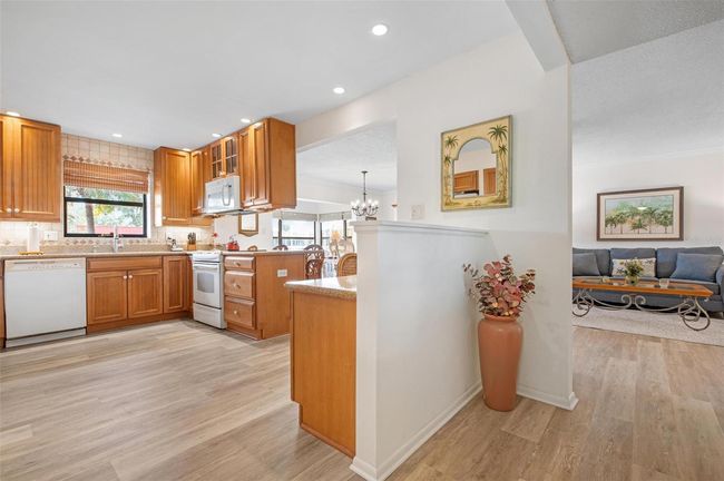 Lots of cabinet space. | Image 13