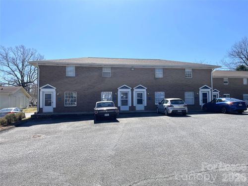 120 E Church St, Stanley, NC, 28164-1808 | Card Image